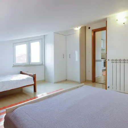 Cozy In With Kitchen Apartment Medulin